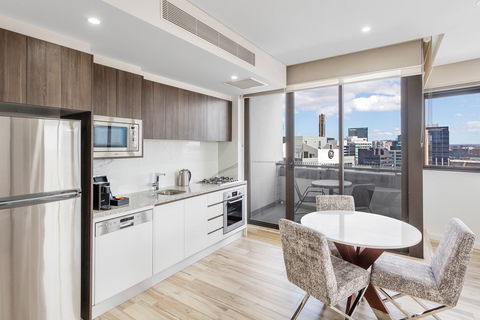 Meriton Suites Church Street, Parramatta - Hobart Tourism 5