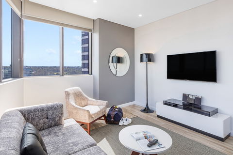 Meriton Suites Church Street, Parramatta - Hobart Tourism 7