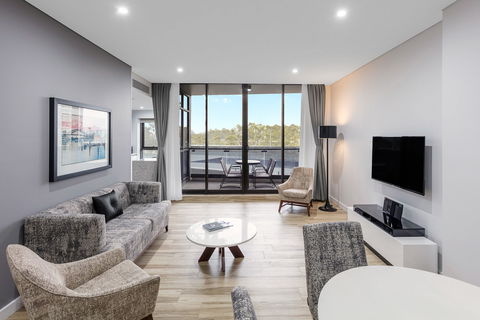Meriton Suites Church Street, Parramatta - Hobart Tourism 11