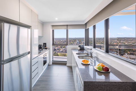 Meriton Suites Church Street, Parramatta - Hobart Tourism 12