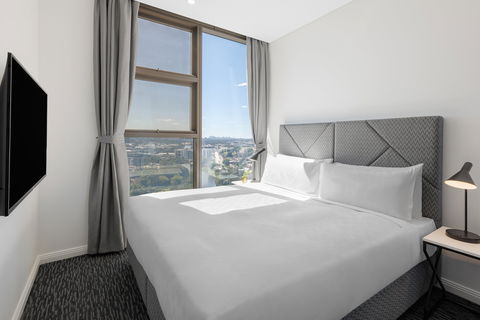 Meriton Suites George St - Hobart Tourism 1