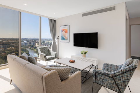 Meriton Suites George St - Hobart Tourism 4