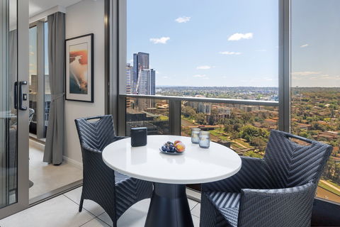 Meriton Suites George St - Hobart Tourism 5