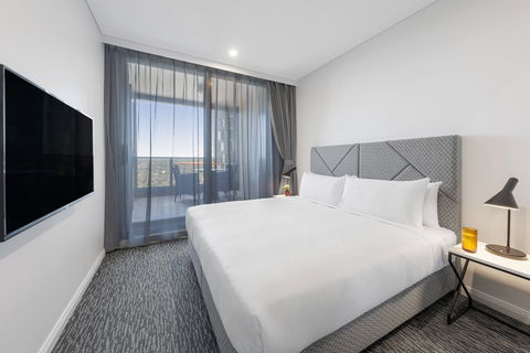 Meriton Suites George St - Hobart Tourism 7