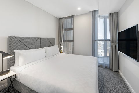Meriton Suites George St - Hobart Tourism 8