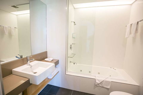 Alpha Hotel Eastern Creek - Tourism TAS 4