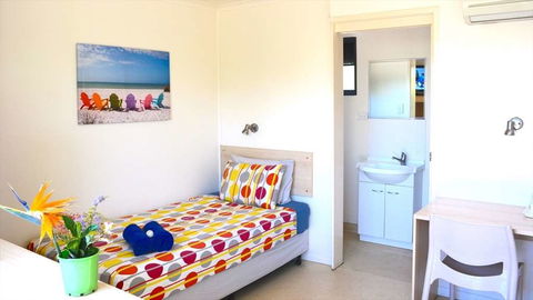 Vitrinite Village Of Middlemount - Tourism TAS 5