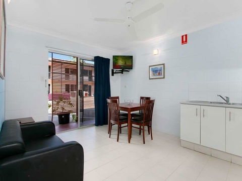 Cairns City Palms - Hobart Tourism 0