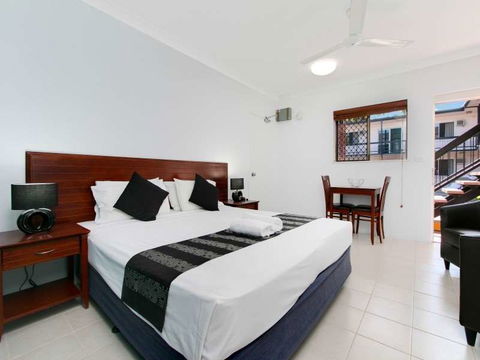 Cairns City Palms - Hobart Tourism 9