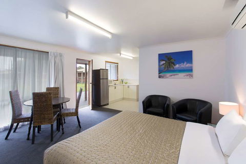 Best Western Colonial Village Motel - Hobart Tourism 1