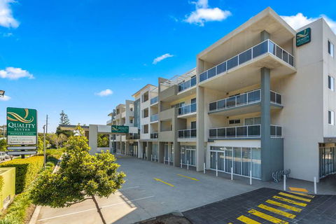 Quality Suites Pioneer Sands - Tourism TAS 1