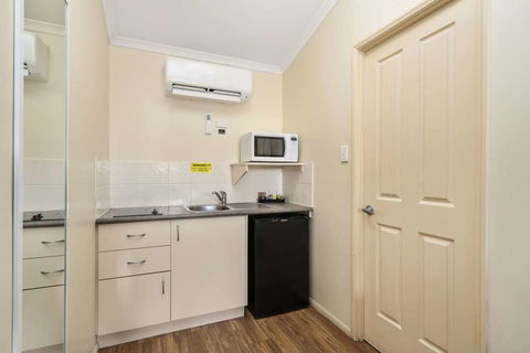Caboolture Central Motor Inn, SureStay Collection - Hobart Tourism 13