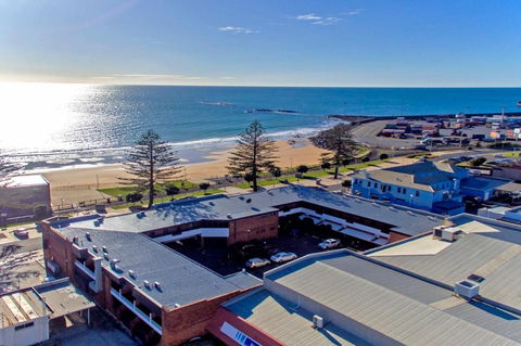Beachfront Voyager Motor Inn - Hobart Tourism 0