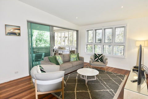 East On Byron - Tourism TAS 1