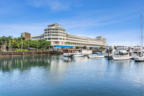 Shangri-La Hotel, The Marina - Hobart Tourism 0