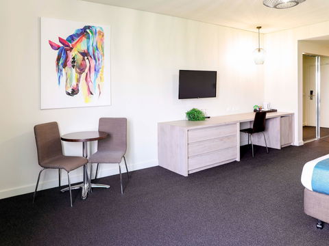 Mantra Melbourne Melton - Tourism TAS 1