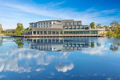 Best Western Plus North Lakes Hotel - Hobart Tourism 1