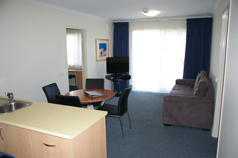 Ramada Encore Belconnen - Tourism TAS 16