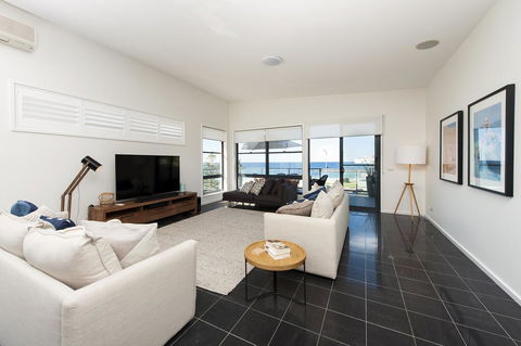 Mollymook Beachfront Penthouse 9 - Tourism TAS 1