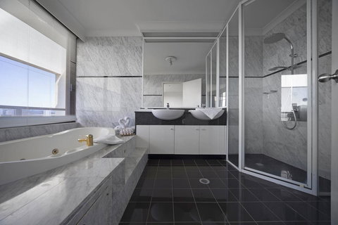 BreakFree Capital Tower Apartments - Tourism TAS 36