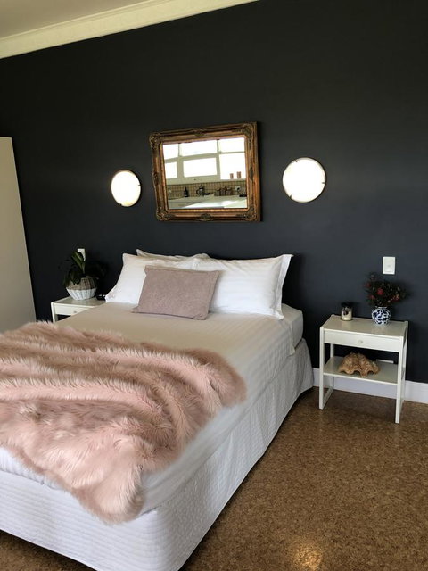 The Lake House Retreat - Tourism TAS 3