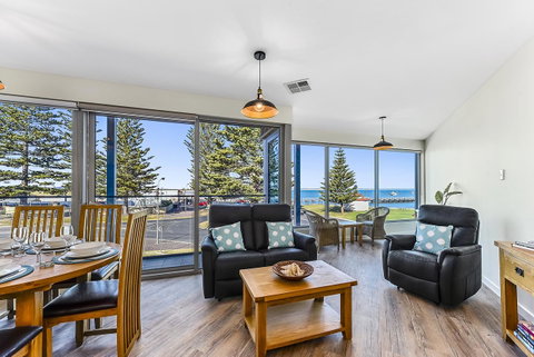 Bonnies Of Beachport - Tourism TAS 10
