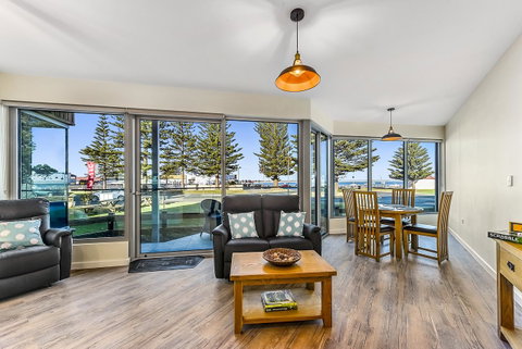 Bonnies Of Beachport - Tourism TAS 27