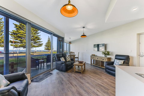 Bonnies Of Beachport - Tourism TAS 28