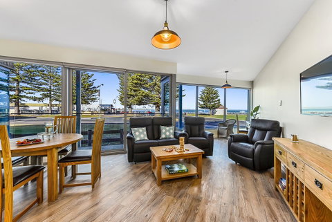 Bonnies Of Beachport - Tourism TAS 11