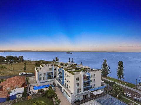 Lakeside Waterfront Apartment The Entrance - Tourism TAS 16