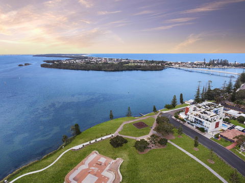 Lakeside Waterfront Apartment The Entrance - Tourism TAS 18