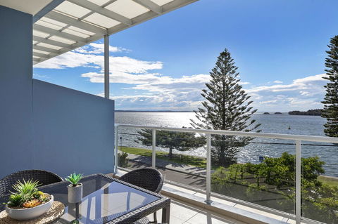 Lakeside Waterfront Apartment The Entrance - Tourism TAS 31