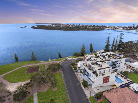 Lakeside Waterfront Apartment The Entrance - Tourism TAS 17