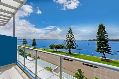 Lakeside Waterfront Apartment The Entrance - Tourism TAS 33