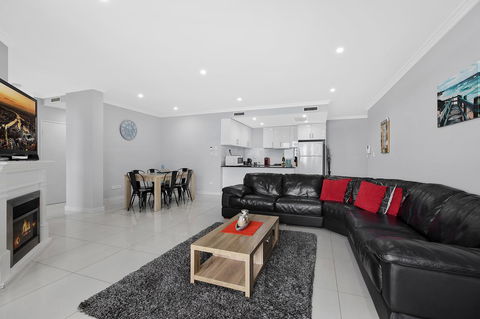 Lakeside Waterfront Apartment The Entrance - Tourism TAS 4