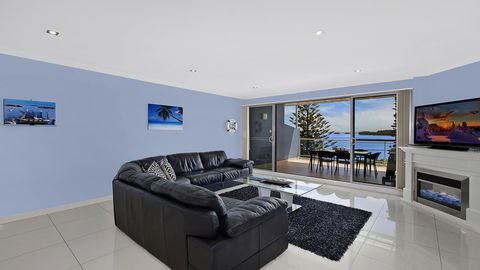 Lakeside Waterfront Apartment The Entrance - Tourism TAS 6