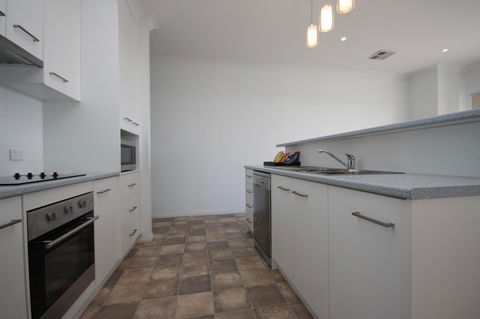Wallaroo Marina Apartments - Tourism TAS 24