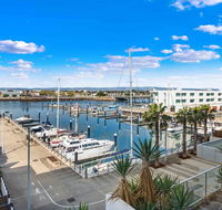 Port Adelaide Executive Waterfront Apartment - Tourism TAS