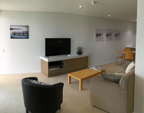 Wallaroo Marina Waterfront Luxe Apartment - Tourism TAS 6