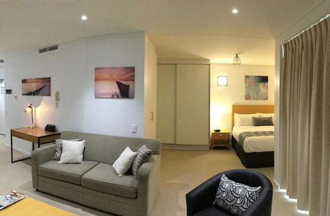 Wallaroo Marina Waterfront Luxe Apartment - Tourism TAS 8