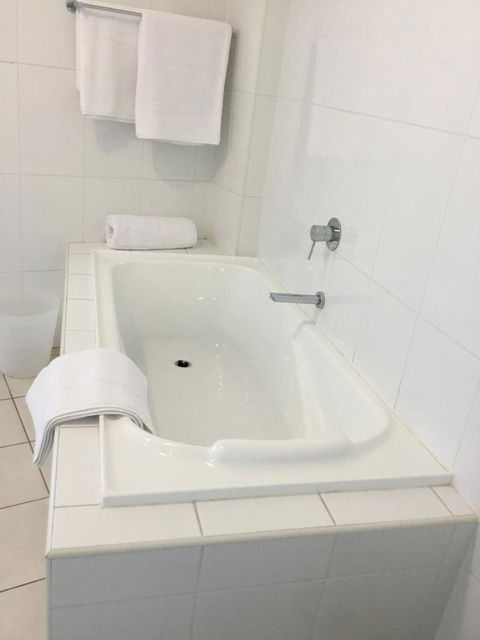 Wallaroo Marina Waterfront Luxe Apartment - Tourism TAS 20