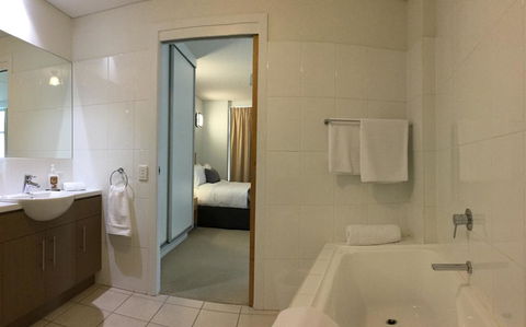 Wallaroo Marina Waterfront Luxe Apartment - Tourism TAS 16