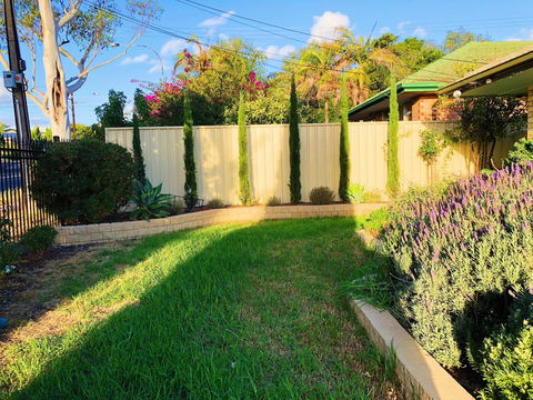 Beautiful Garden House - Hobart Tourism 8