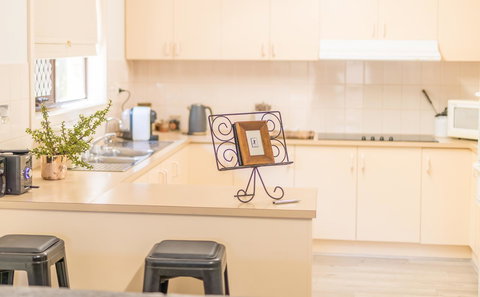 Tanunda\'s Magpie House - Hobart Tourism 11