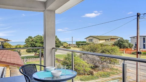 Eastern Breeze - Tourism TAS 16