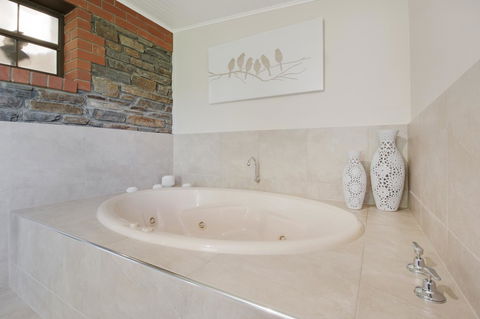 Stonewell Cottages And Vineyards - Hobart Tourism 23