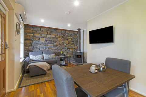Stonewell Cottages And Vineyards - Hobart Tourism 13
