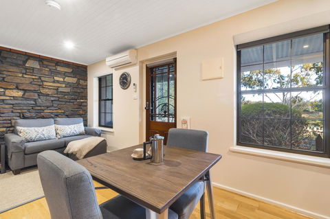 Stonewell Cottages And Vineyards - Hobart Tourism 34