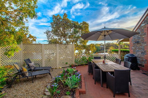 Stonewell Cottages And Vineyards - Hobart Tourism 7