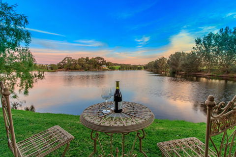 Stonewell Cottages And Vineyards - Hobart Tourism 1